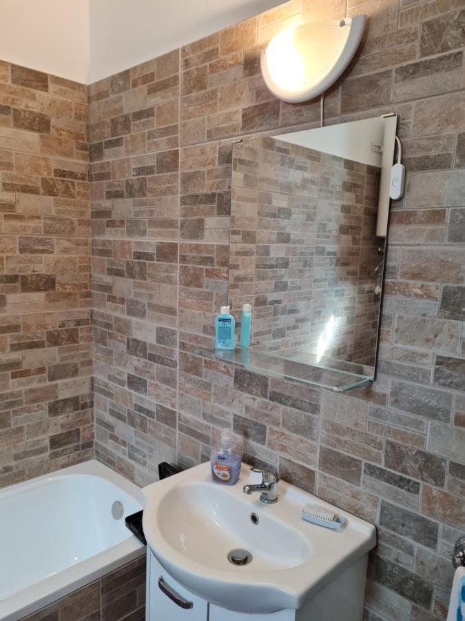 Kakasdombi Apartman Hotel Balatonszabadi Fürdőtelep Buitenkant foto